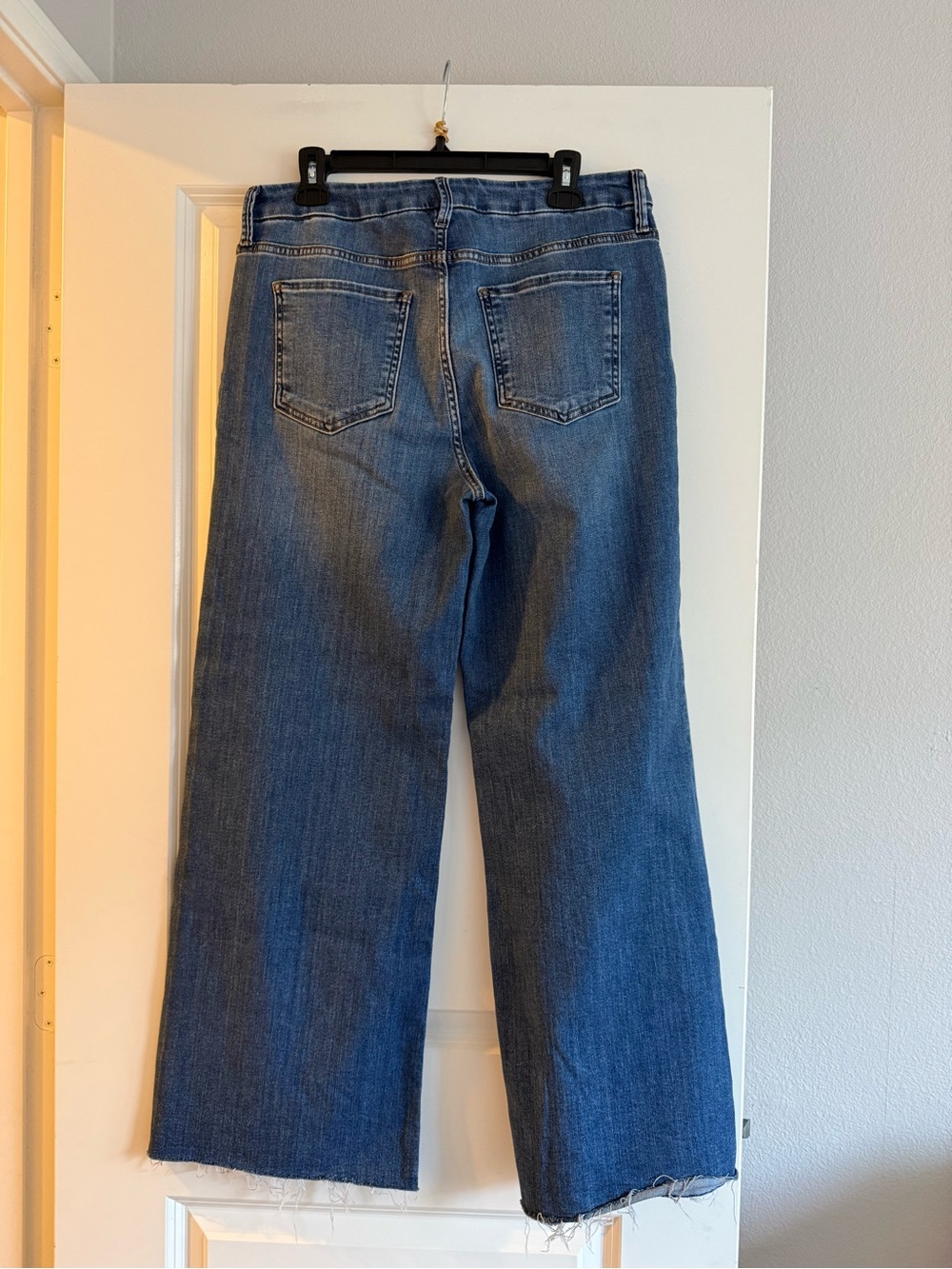 Kut from the Kloth Wide-Leg Jeans in Medium Blue Wash - Picture 2 of 8